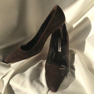 MANOLO BLAHNIK brown suede pointy toe heel